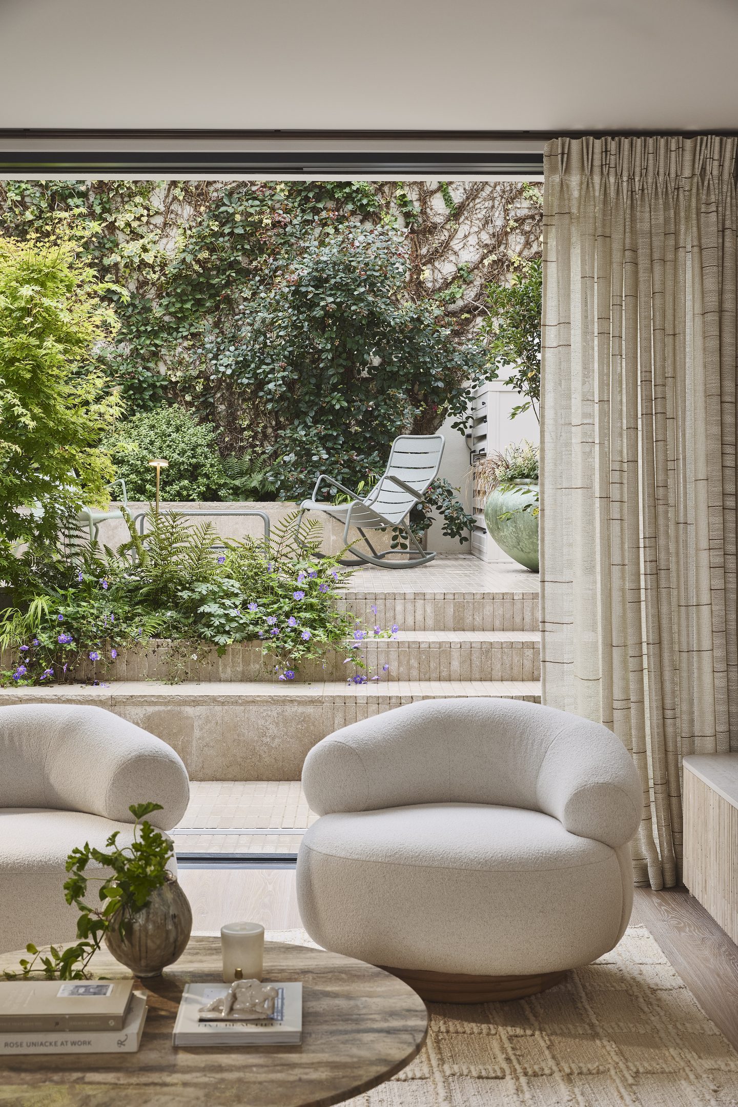 Reception room opening onto the garden through full-height doors