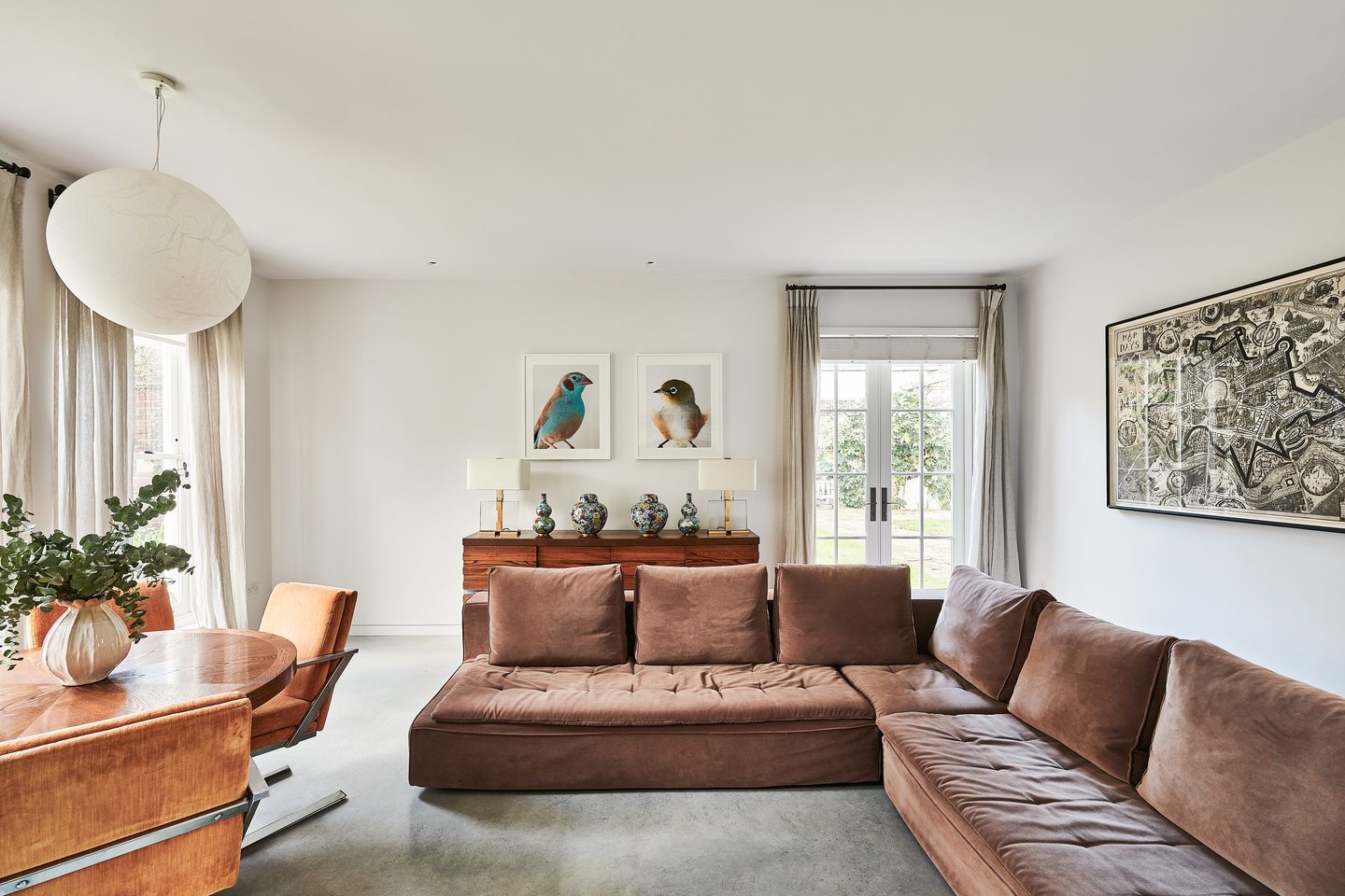 Living room with modular leather seating